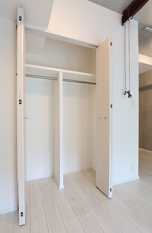 奥行あるクローゼットです