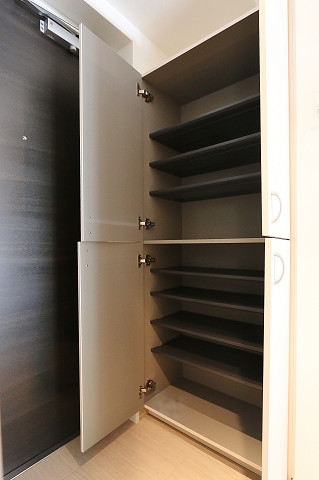 沢山の靴が収納できるシューズボックスです