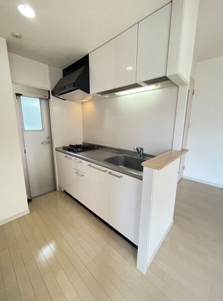 ２口コンロ搭載のシステムキッチンです