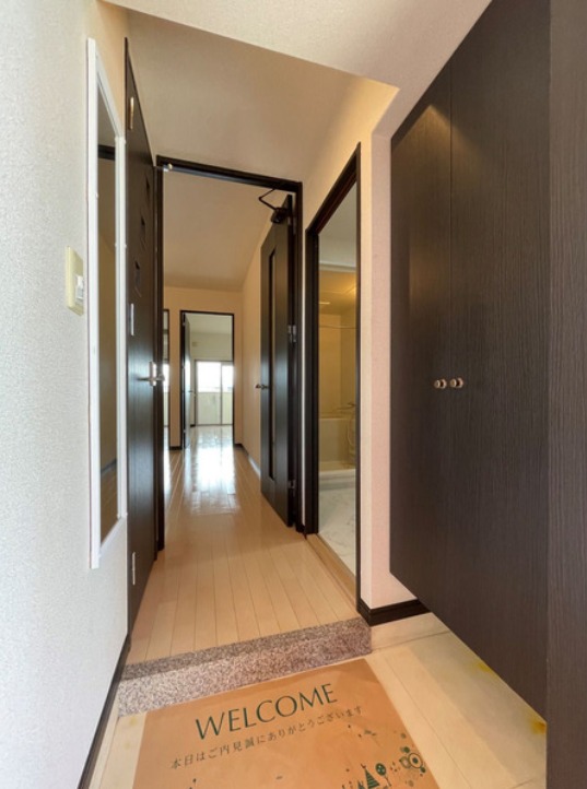 広々とした綺麗な玄関ですね