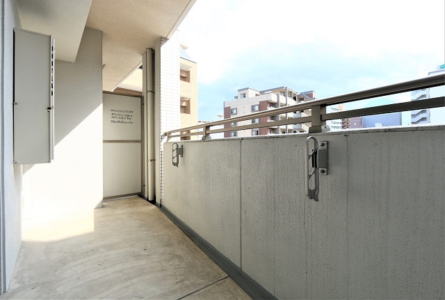 日当たりのよい広々バルコニー