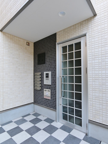 入り口はしっかりオートロック