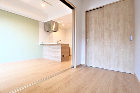 こちらは寝室にいかがでしょうか