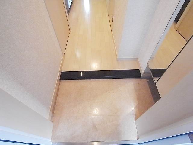 玄関に鏡があるのは嬉しいですね