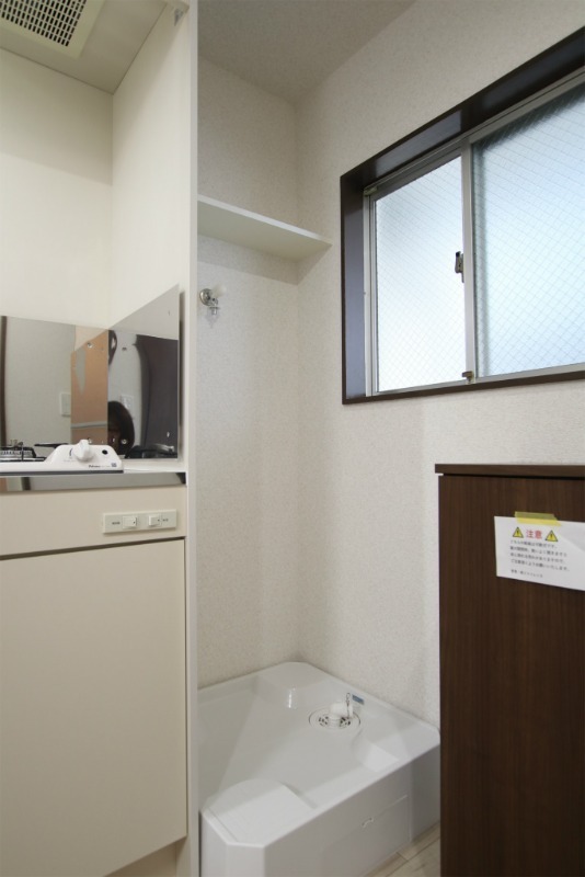 洗濯機はもちろん室内です。