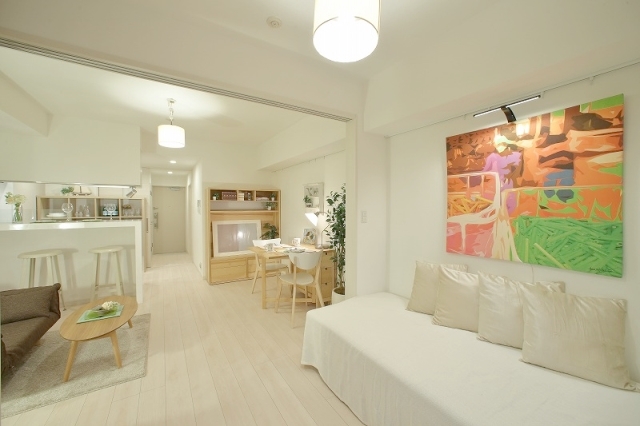 白を基調としたの広々洋室です