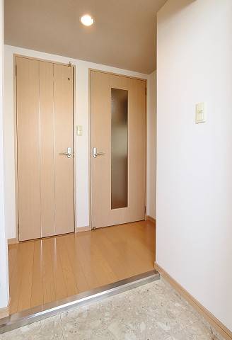 荷物があっても窮屈感を感じませんね