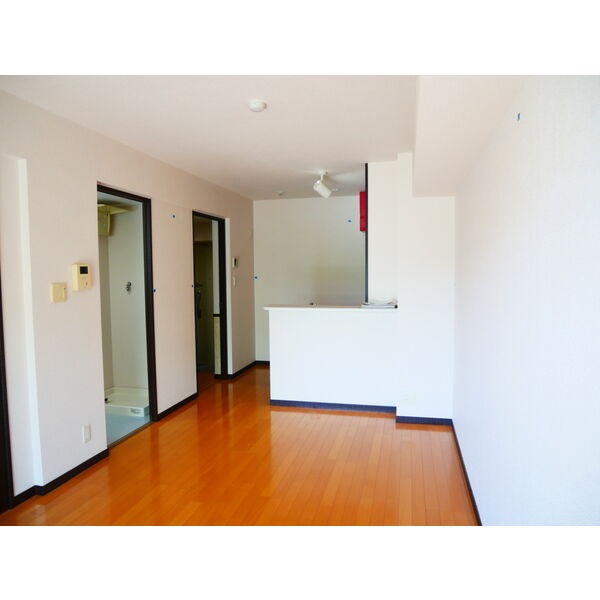 広々リビングでゆっくりお過ごしください