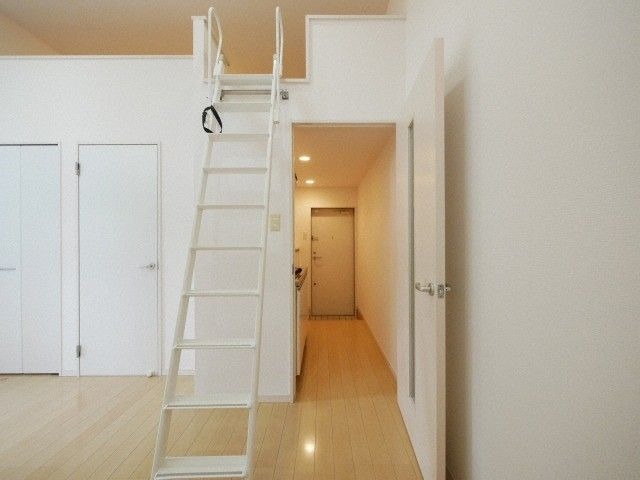 ロフト行きの階段です。
