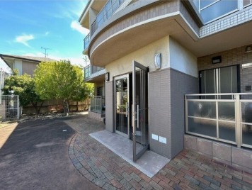 エントランスもきれいにされています