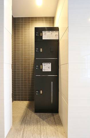 便利な宅配ボックスもございます