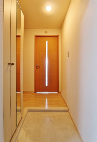 明るい玄関ですね