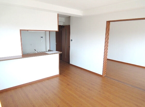 温もりある雰囲気のリビングです