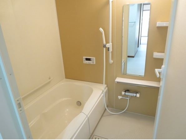 清潔感あふれる浴室です