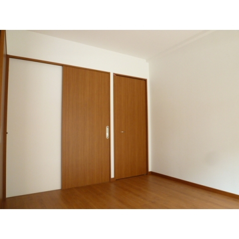 リビング横の洋室からも脱衣所にアクセス可能