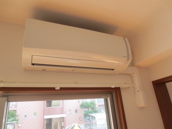 リビングには嬉しいエアコン1基設置済み