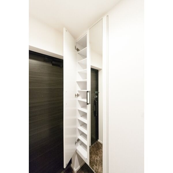 玄関収納も充実しています