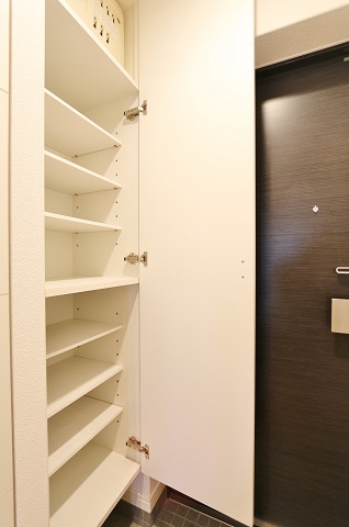 高さ調整できるシューズボックスです