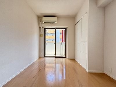 こちらは寝室にいかがでしょうか？？