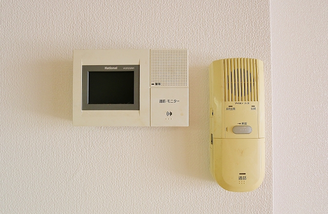 こちらのモニターで来客を確認できます