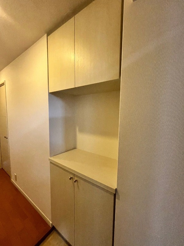 玄関にお好きな雑貨も飾れますね