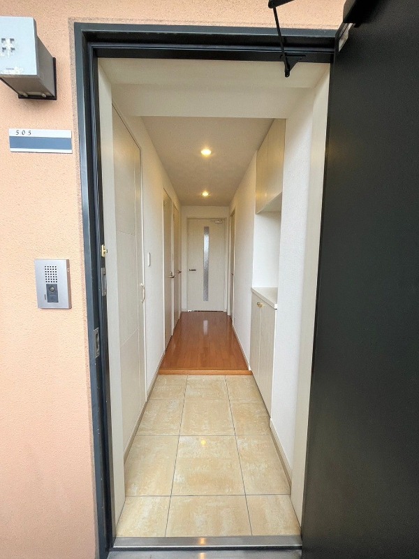 まっすぐ広い玄関で靴も整頓出来ますね