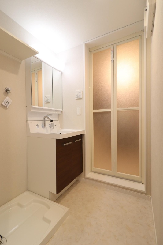 使い勝手の良さそうな独立洗面台