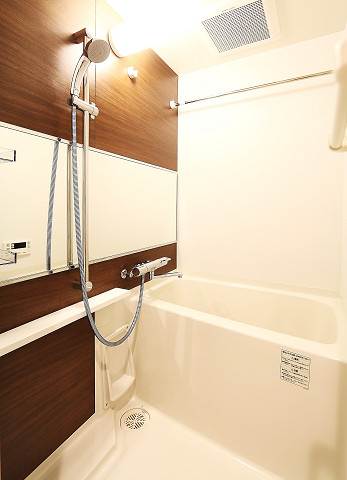 落ち着く雰囲気のお風呂ですね