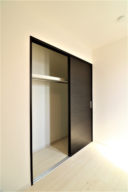 一人暮らしにはちょうど良いクローゼットです