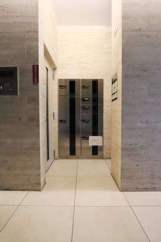 嬉しい宅配ボックス付きです。