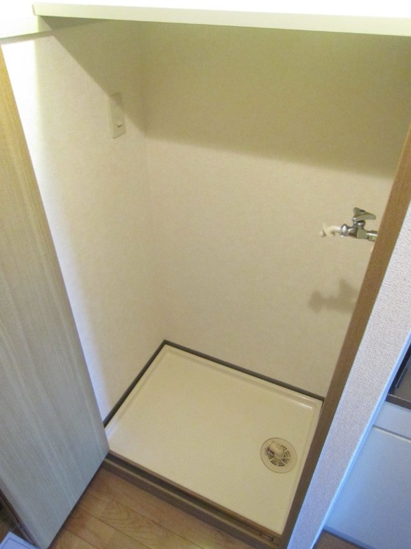 もちろん室内洗濯機置場付きです。