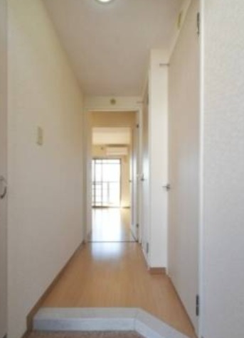 玄関からはこんな感じです。