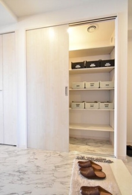 お洒落な玄関がお出迎えしてくれますね