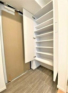 お靴はこちらで