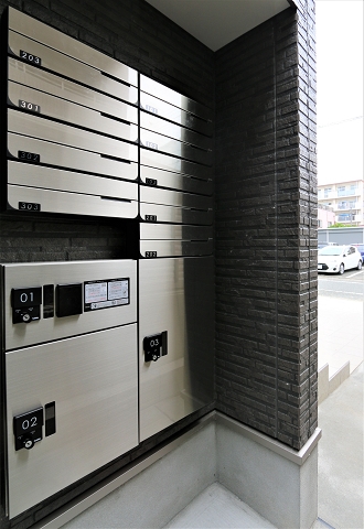 アパートでは希少な宅配ボックスもついています