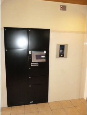 宅配ボックス付きです