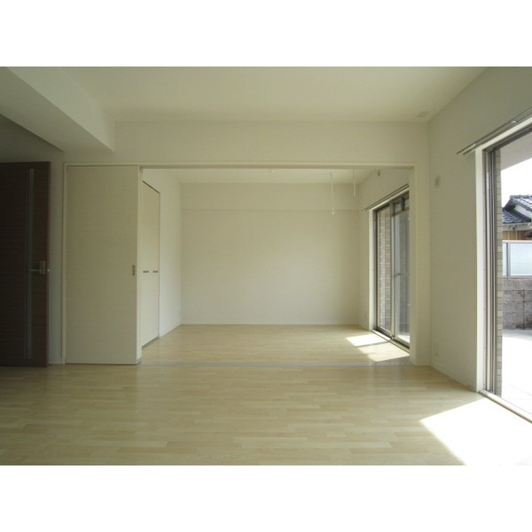 日当たり良好で広々スペースのお部屋