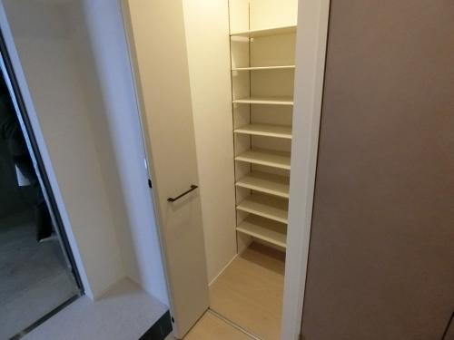 高さのシューズボックス付きです