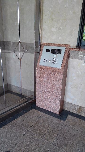 オートロックで安心です。