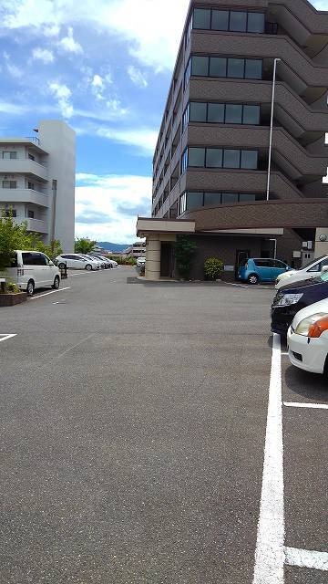 敷地内に駐車場あります。