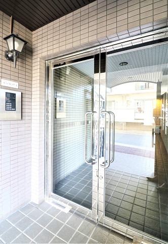 安心のオートロックつきです