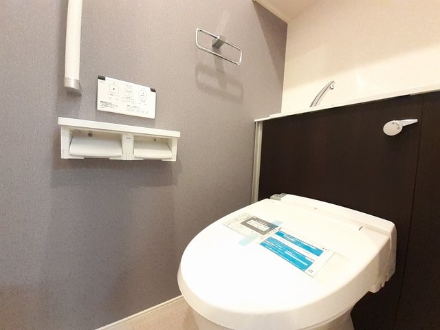 温水洗浄便座完備。