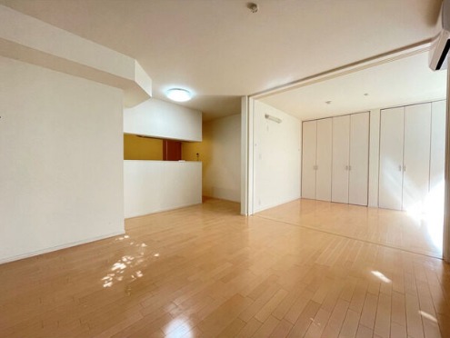 明るく広々としたリビングです。