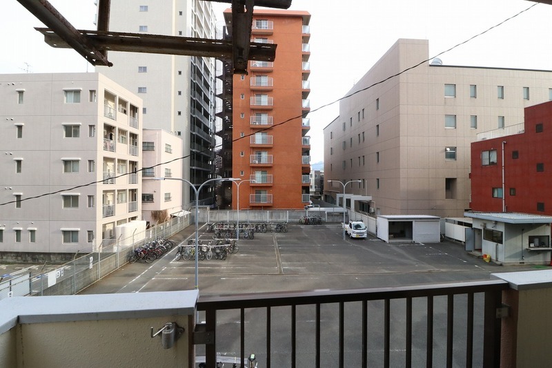 洗濯物はこちらにどうぞ。