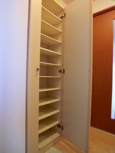 高さのシューズボックス付きです