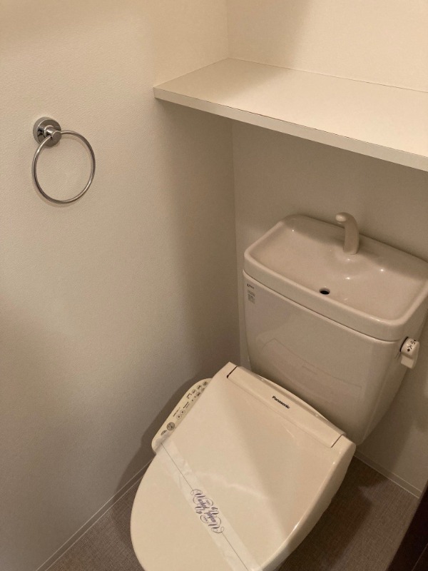 清潔感のあるトイレです