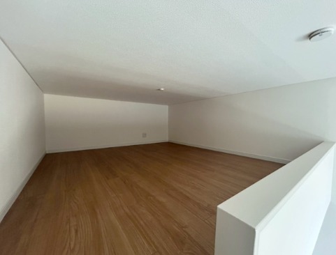 こちらは季節ものを収納できます