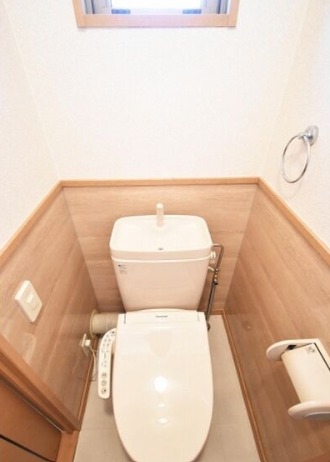 清潔感のあるトイレですね