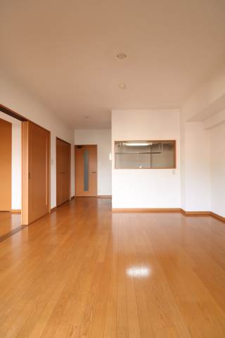 大きなソファ・ダイニングテーブル置いても余裕