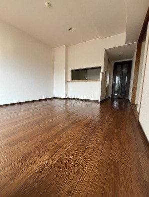 家具の配置に困らないリビングですね